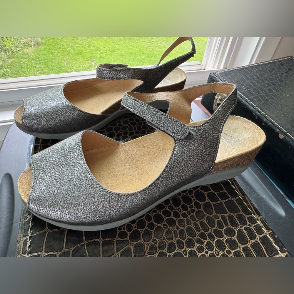 Dansko Pewter Wedge Shoes with Slingback Design size 40/9 EUC - Picture 1 of 8